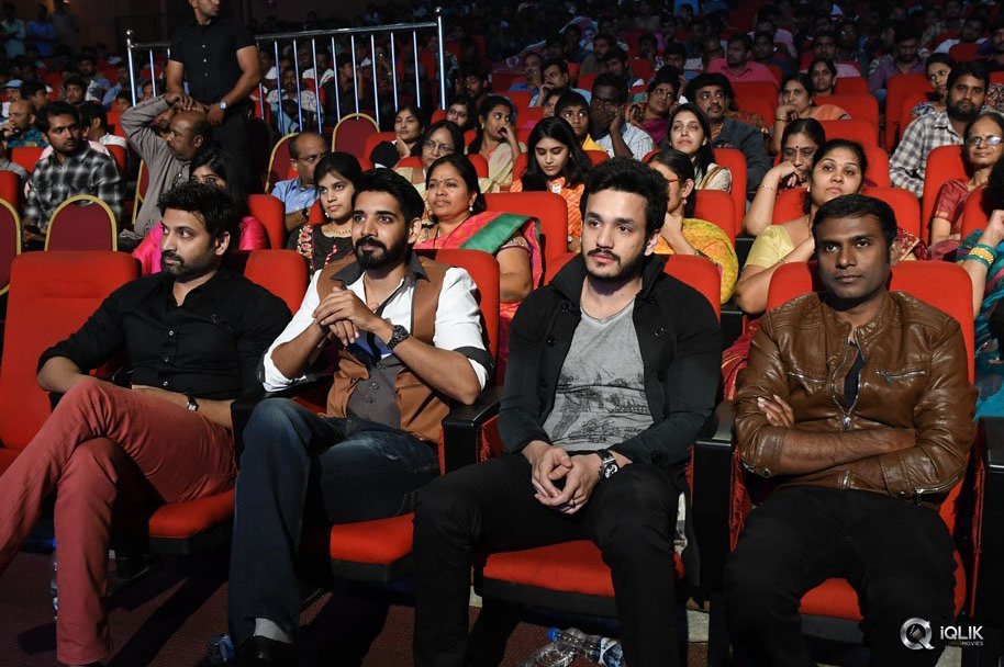 Aatadukundam-Raa-Movie-Audio-Function